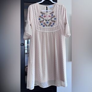 Piper & Scoot embroidered dress size S pretty textured Cream with button back